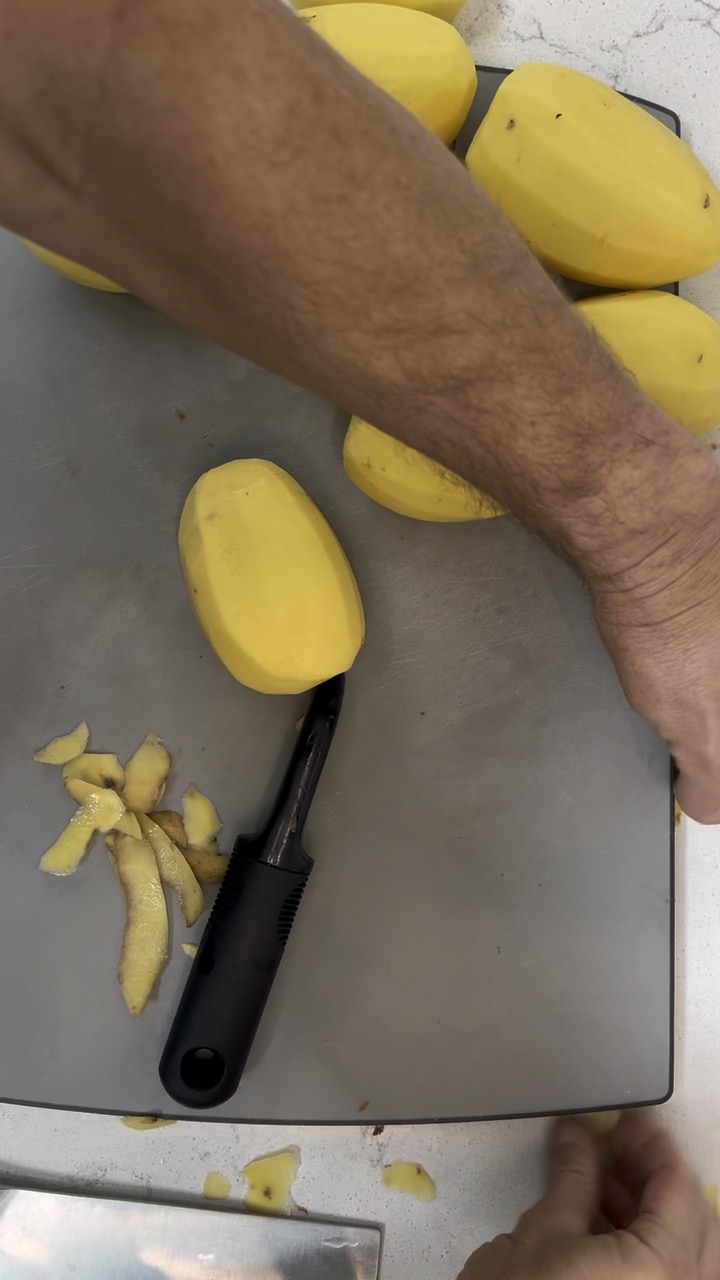 Potatoes peeling